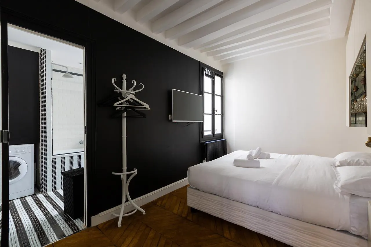 Bauhaus Magic In The Marais Appartement *