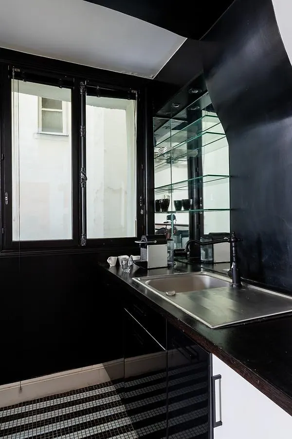 Bauhaus Magic In The Marais Appartement