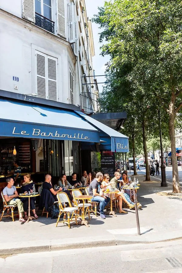 Bauhaus Magic In The Marais דירה